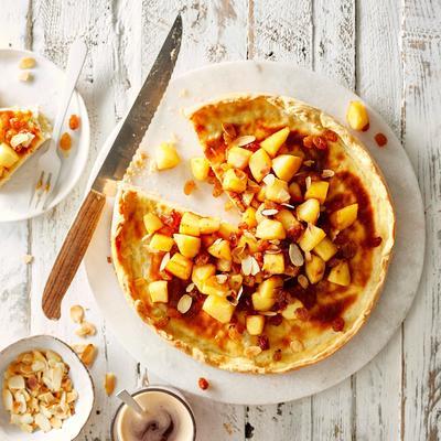 rice cake with cinnamon and apple-almond topping