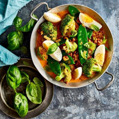 broccoli curry with lentils and egg