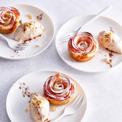apple roses with cinnamon and walnut ice cream