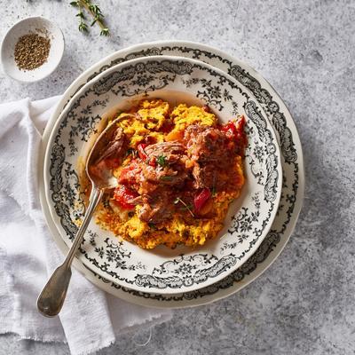 Spanish stew with chorizo ​​and carrot dill puree