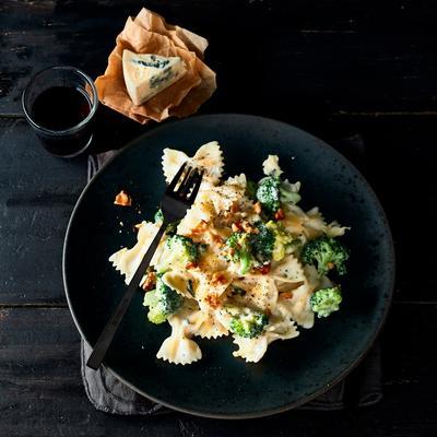 farfalle with blue cheese and broccoli