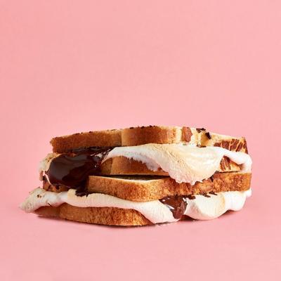 s'mores-tosti with biscuit dip
