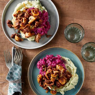 quick stew with red cabbage and parsley puree