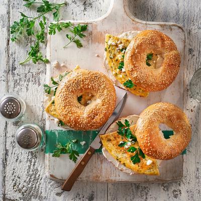 bagels with spicy feta omelet