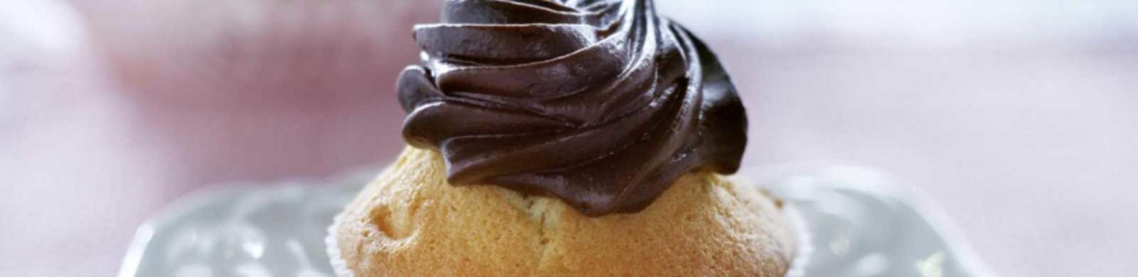 muffins with a topping of chocolate cream