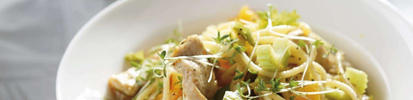 spaghetti with chicken, celery and orange