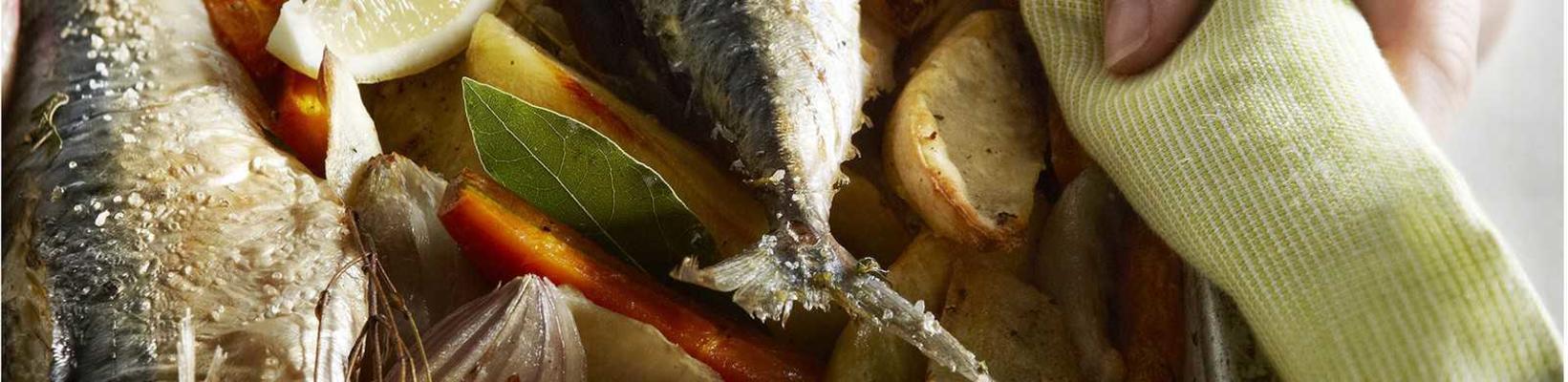 oven-baked mackerel with winter carrot and laurel