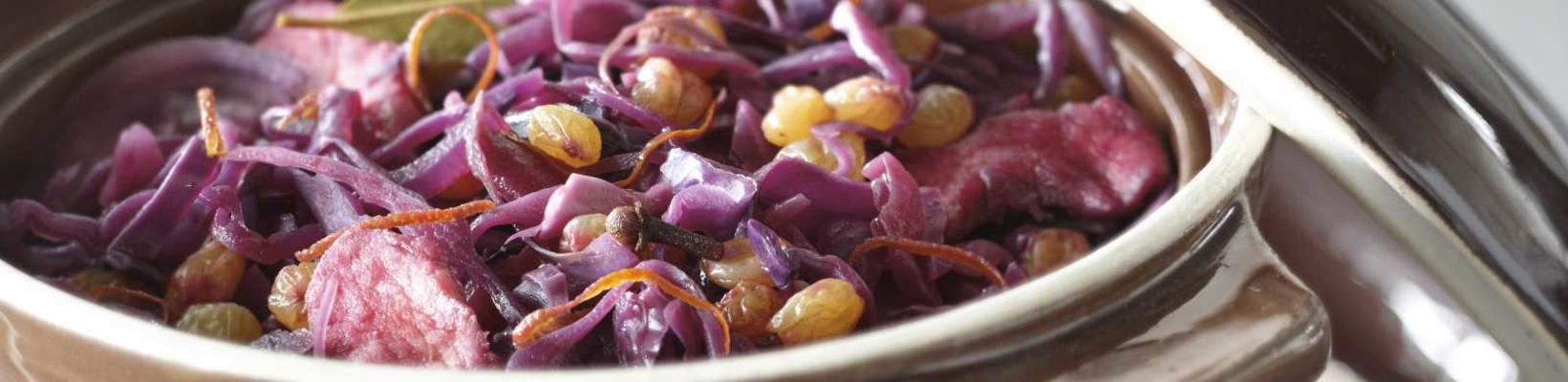 red cabbage with apples, raisins and orange peel