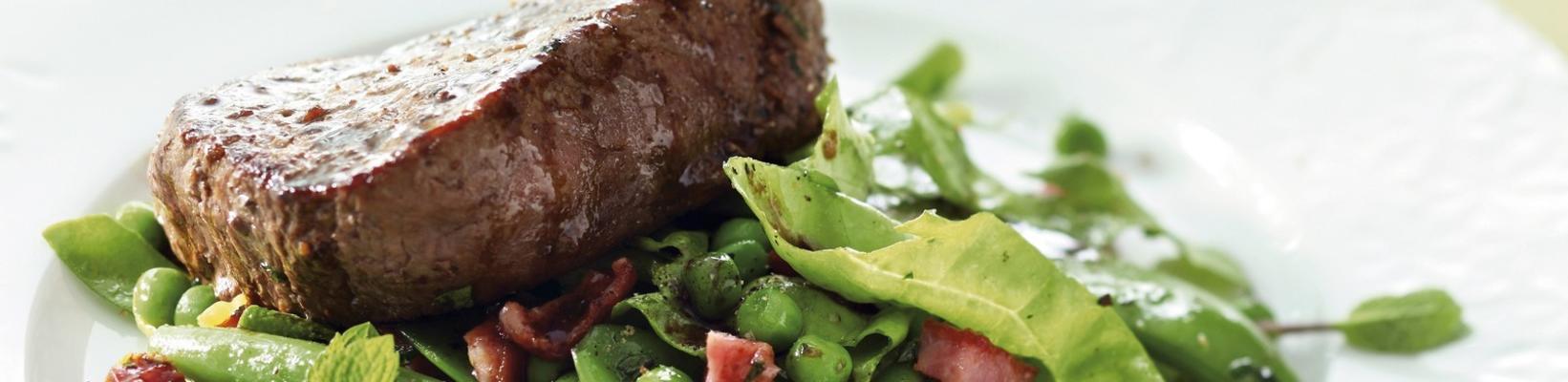 steak with balsamic vinegar and green vegetable dish