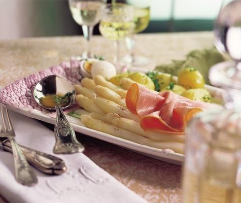 asparagus with buttered butter, boiled ham and eggs