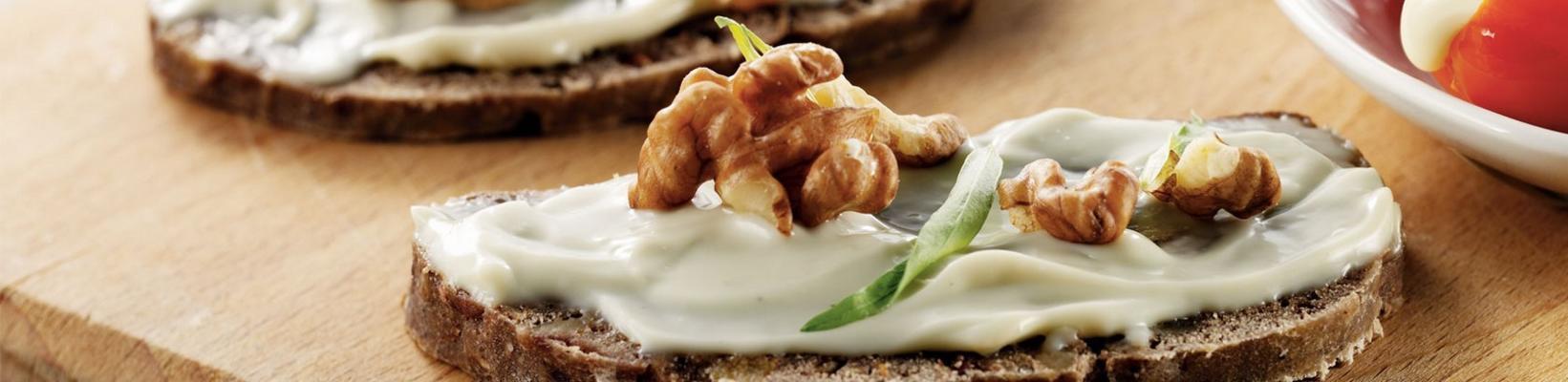 smoky bread with eru creme au bleu
