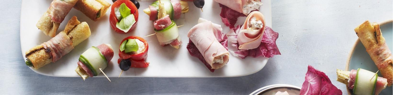 cucumber rolls with smoked meat and artichoke