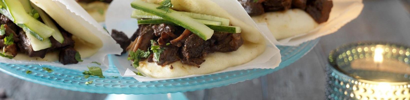 slow roasted pork with steamed buns