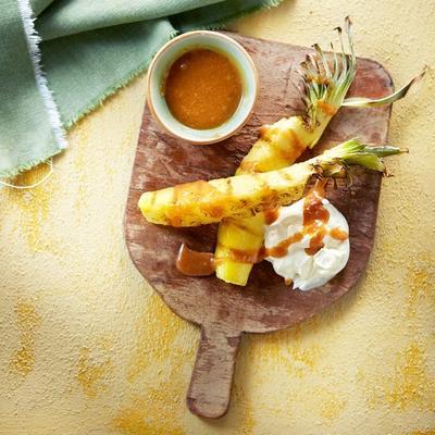 pineapple from the barbecue with caramel-sea salt dip