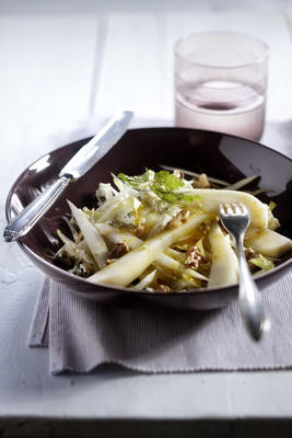 chicory salad with blue cheese