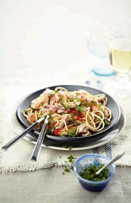 spaghetti with tuna and stir-fry vegetables