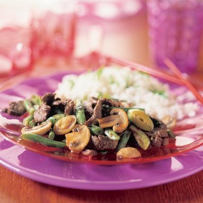 stir fried beef strips with green beans and mushrooms