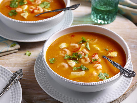 thai tomato soup with chicken and prawns