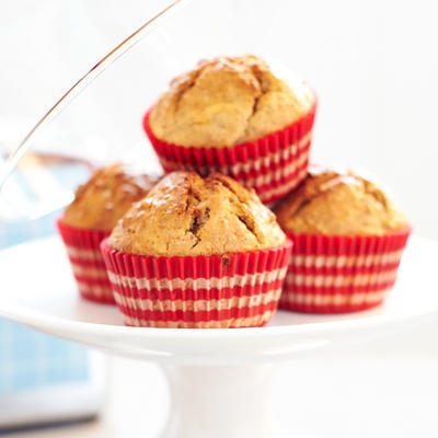 muffins with apple and pecans