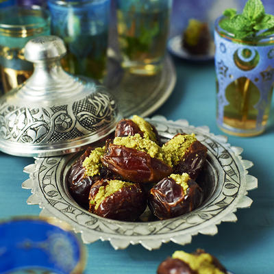 dates with pistachio filling