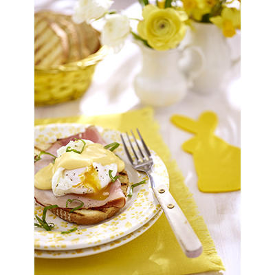 poached egg with ham and hollandaise sauce