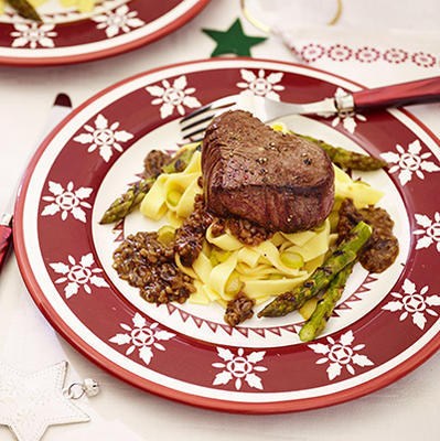 steak with shiitake sauce with green asparagus and tagliatelle