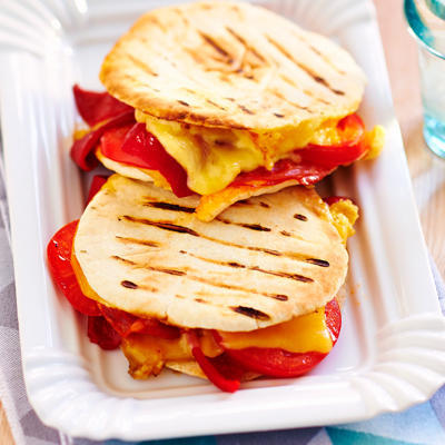 pita-tosti with chorizo ​​and roasted peppers