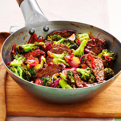 broccoli with steak and onion