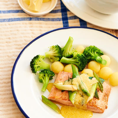 fillet of wild salmon with dutch butter sauce