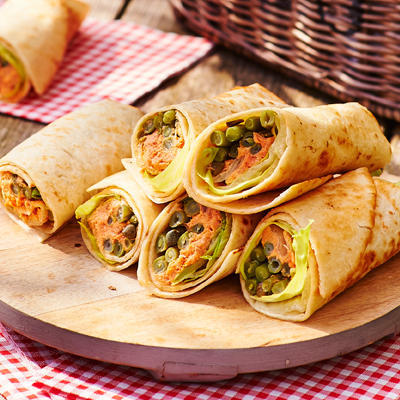 wrap with salmon, green beans and capers