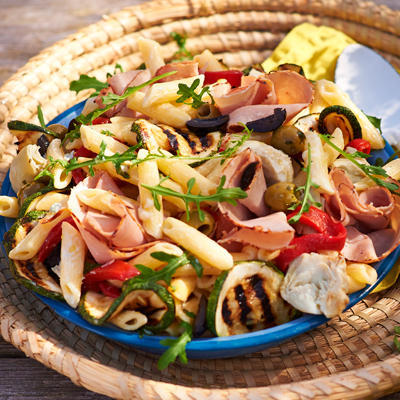 pasta salad with gorgonzola, zucchini and artichoke hearts