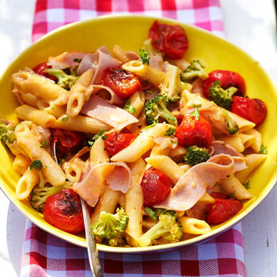 creamy pasta with ham, broccoli and cherry tomatoes