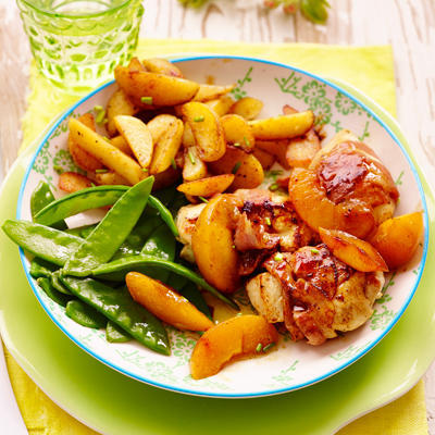 chicken fillet with bacon and peach or nectarine
