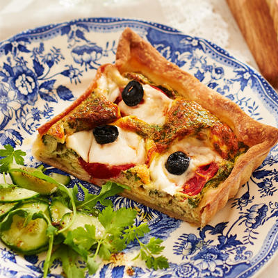 quiche with tomato and goat cheese