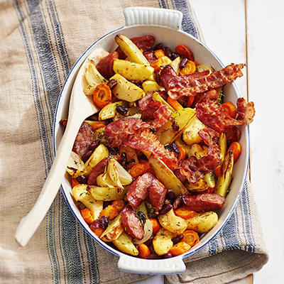 kidney bean dish with apple and sausage