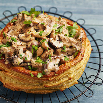 vol-au-vent with creamy chicken ragout and mushrooms