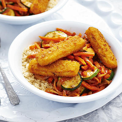 couscous with spicy vegetables and fish fingers