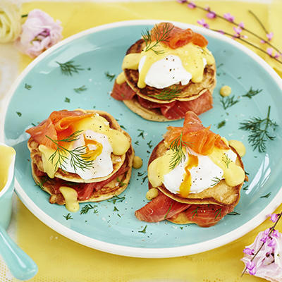 blini with poached egg and smoked salmon
