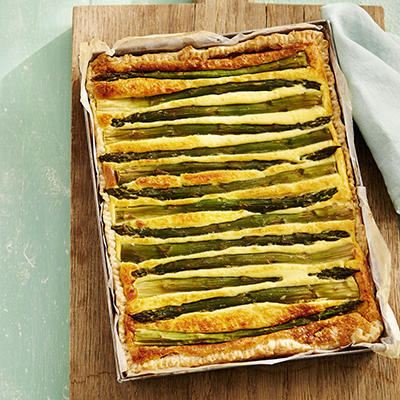 quiche with green asparagus