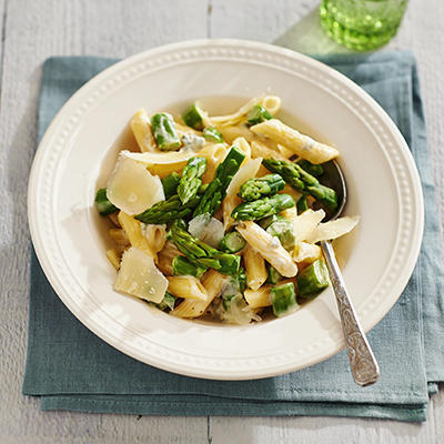 penne with green asparagus and gorgonzola sauce