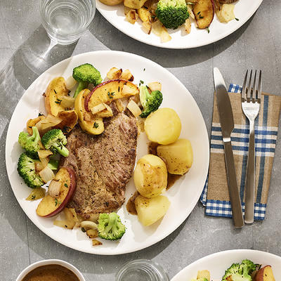 shoulder chop with apple and broccoli