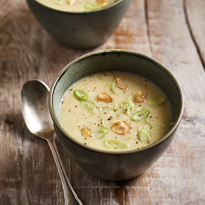 potato soup with garlic and spring onion