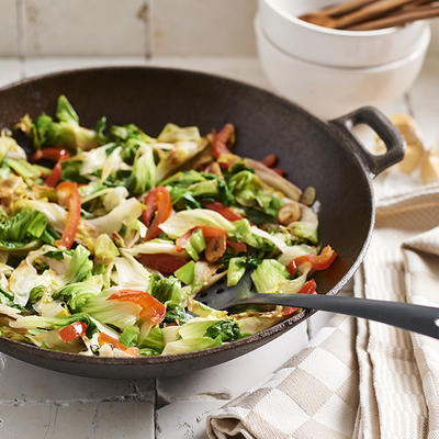 stir-fried endive with spring onions and tomato
