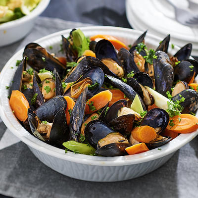 braised mussels with herbs and wheat beer