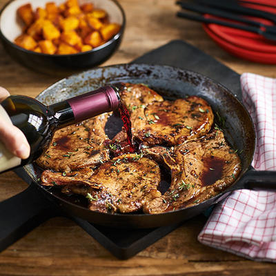 pork chops with thyme and red wine