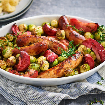 pork sausages with sprouts and apple from the oven