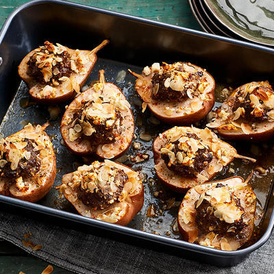 stuffed pears with minced meat from the oven