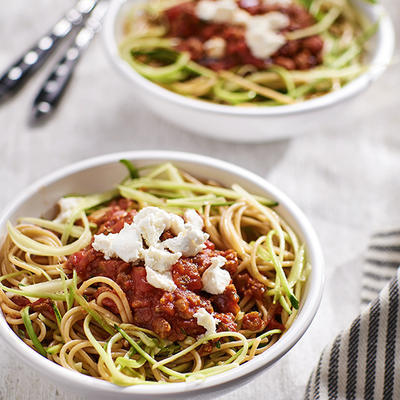 spaghetti with minced meat and goat's cheese