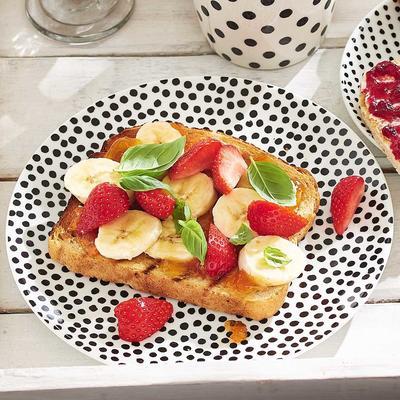 breakfast bruschette with strawberries