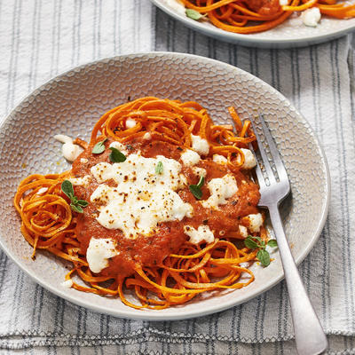 gratinated carrot spaghetti with goat's cheese